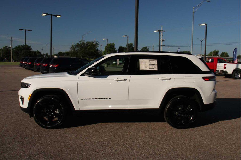 new 2025 Jeep Grand Cherokee car, priced at $50,620