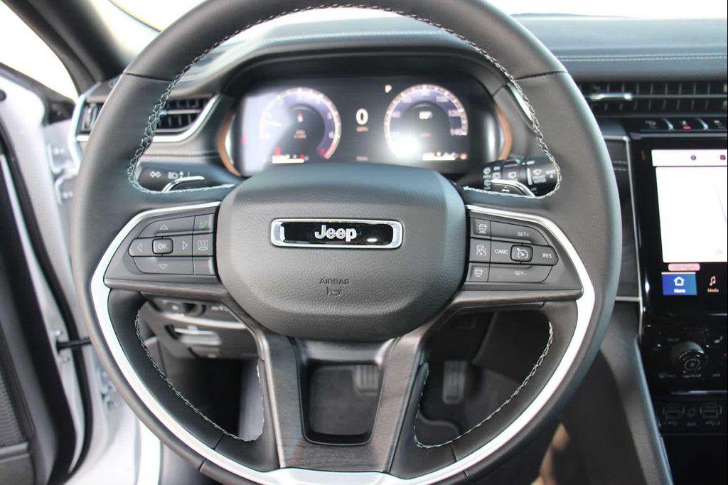 new 2025 Jeep Grand Cherokee car, priced at $50,620