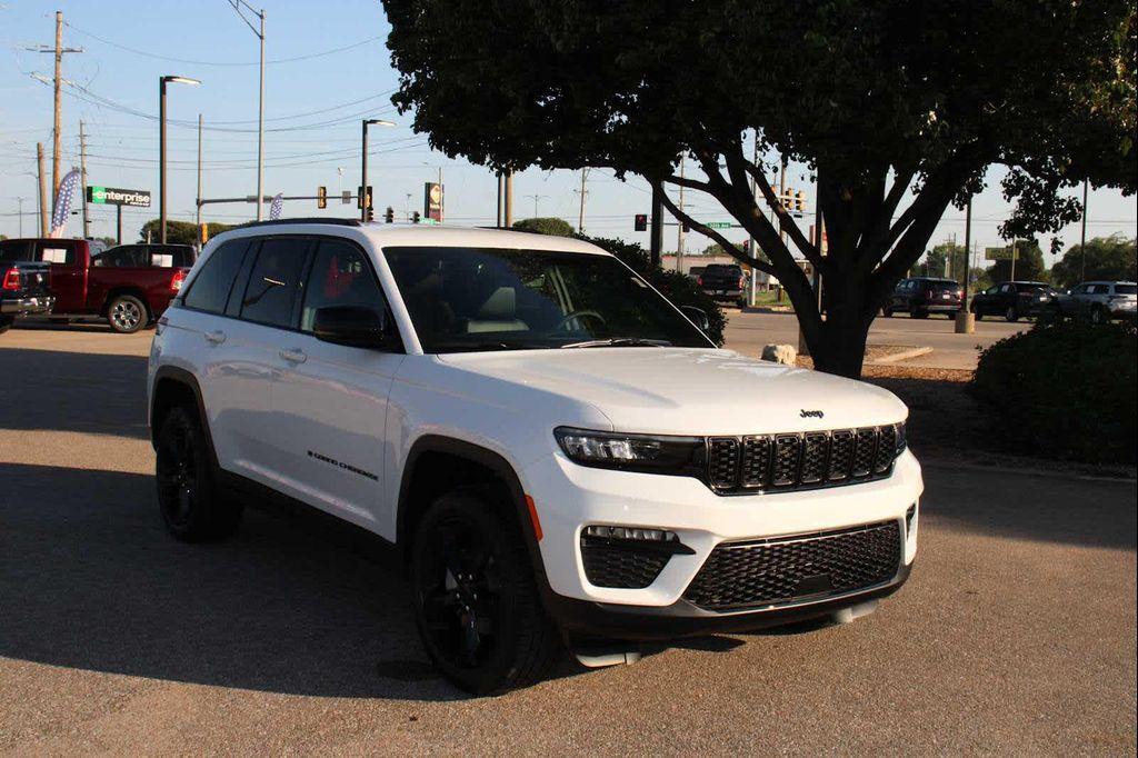 new 2025 Jeep Grand Cherokee car, priced at $50,620