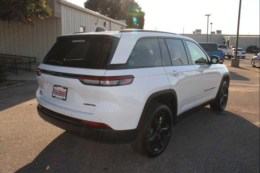 new 2025 Jeep Grand Cherokee car, priced at $50,620