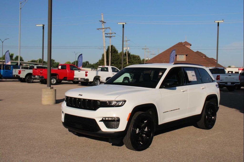new 2025 Jeep Grand Cherokee car, priced at $50,620