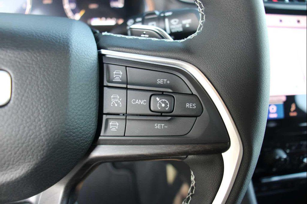 new 2025 Jeep Grand Cherokee car, priced at $50,620