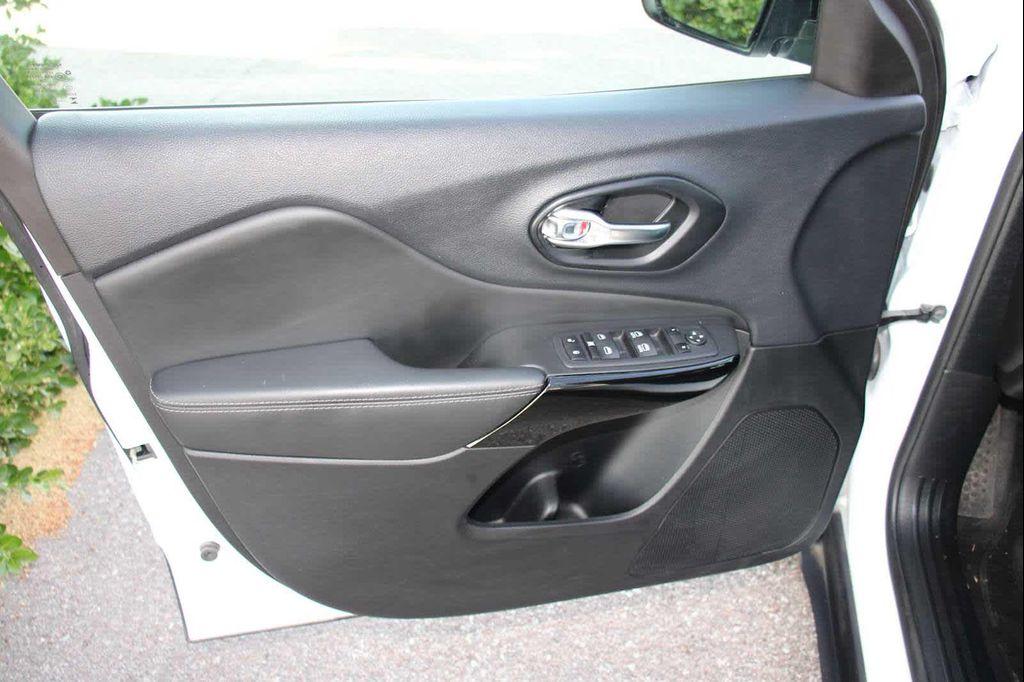 used 2023 Jeep Cherokee car, priced at $25,875