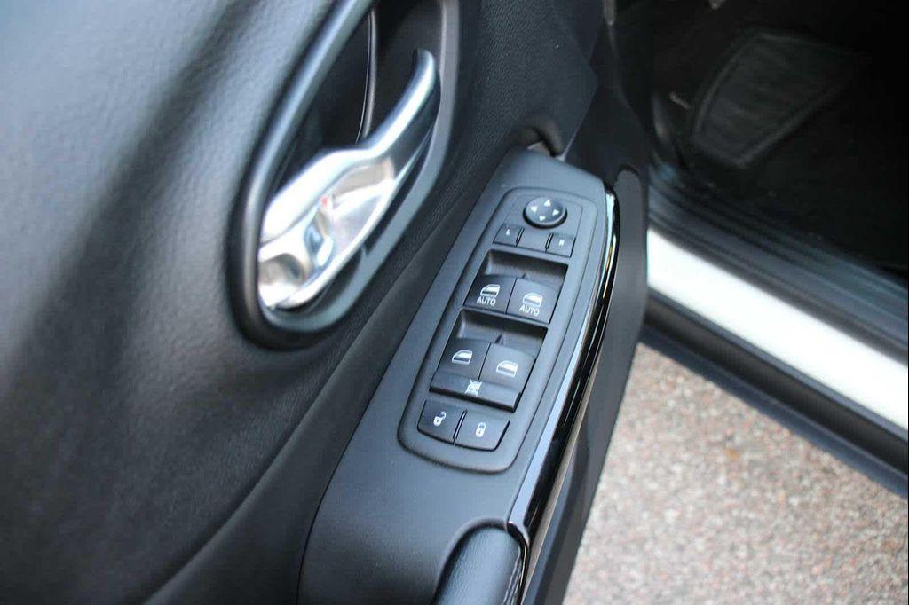 used 2023 Jeep Cherokee car, priced at $25,875