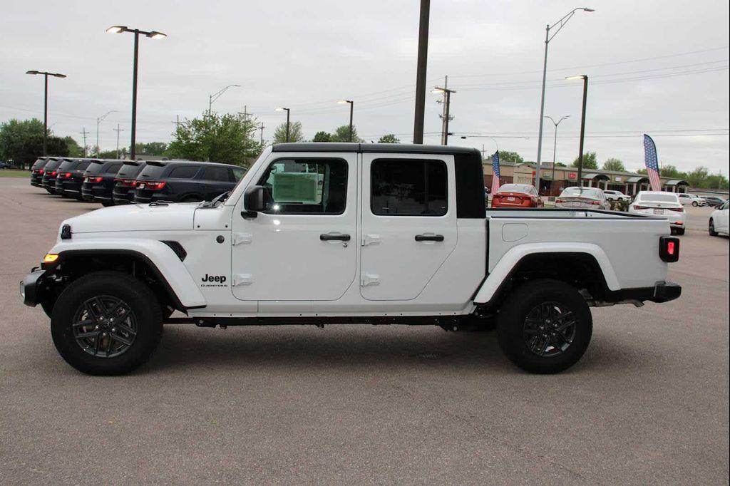 new 2025 Jeep Gladiator car, priced at $48,050