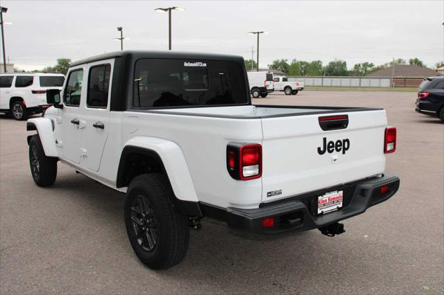 new 2025 Jeep Gladiator car, priced at $46,173