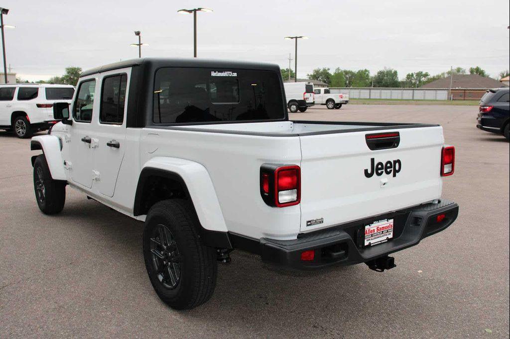 new 2025 Jeep Gladiator car, priced at $48,050