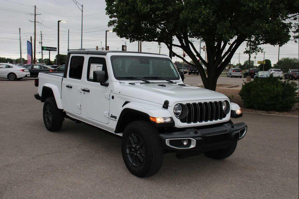 new 2025 Jeep Gladiator car, priced at $48,050