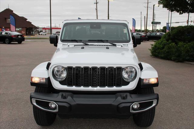 new 2025 Jeep Gladiator car, priced at $46,173