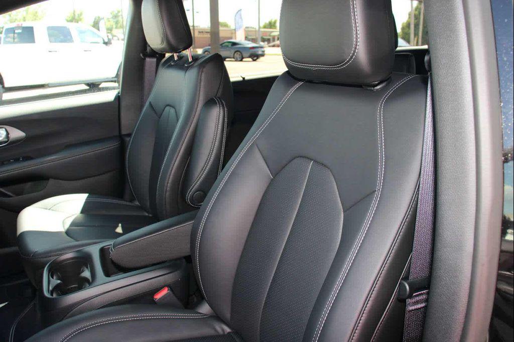 new 2025 Chrysler Pacifica car, priced at $48,720
