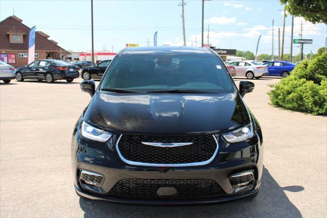 new 2025 Chrysler Pacifica car, priced at $44,753