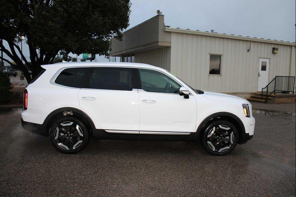 used 2025 Kia Telluride car, priced at $40,108