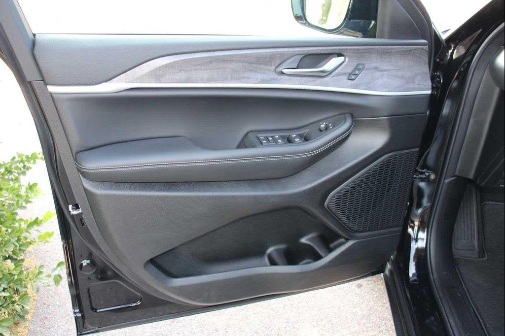 new 2025 Jeep Grand Cherokee L car, priced at $52,970