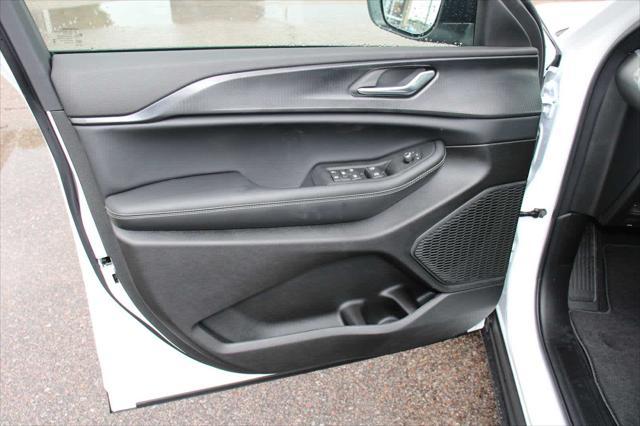 new 2025 Jeep Grand Cherokee car, priced at $40,638