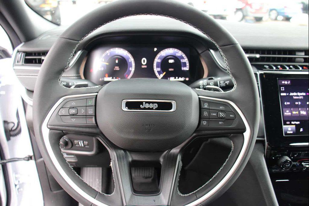 new 2025 Jeep Grand Cherokee car, priced at $43,820