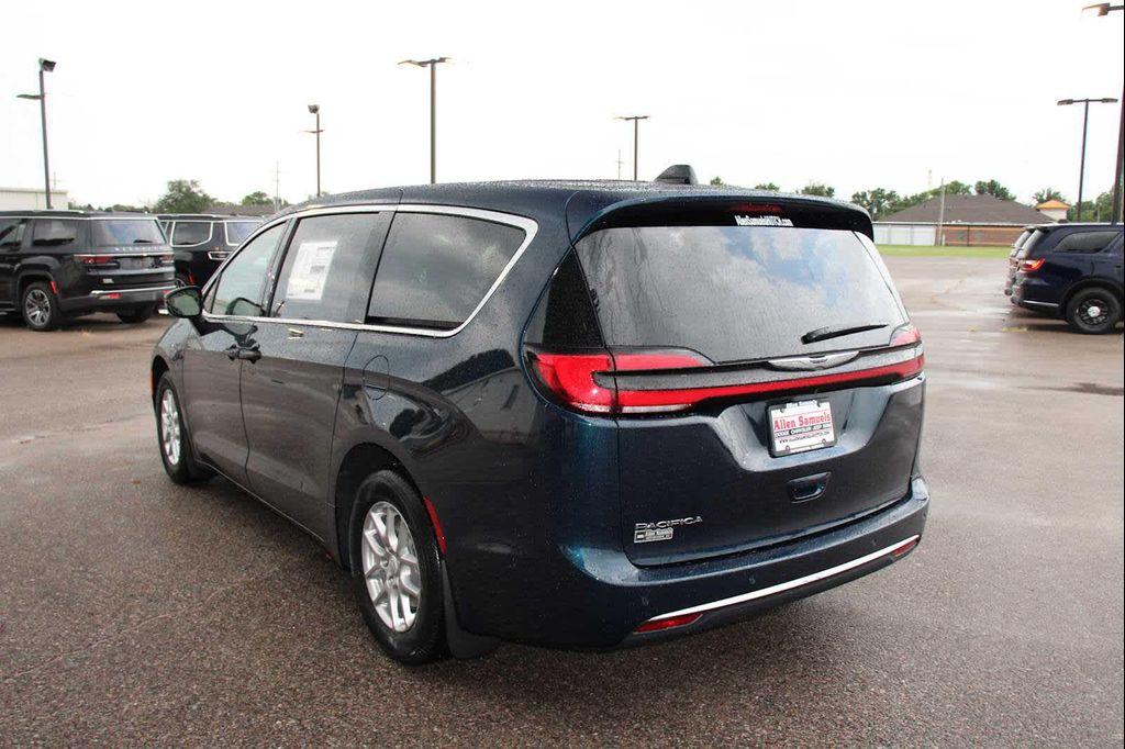 new 2025 Chrysler Pacifica car, priced at $51,040