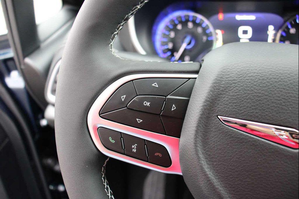 new 2025 Chrysler Pacifica car, priced at $51,040