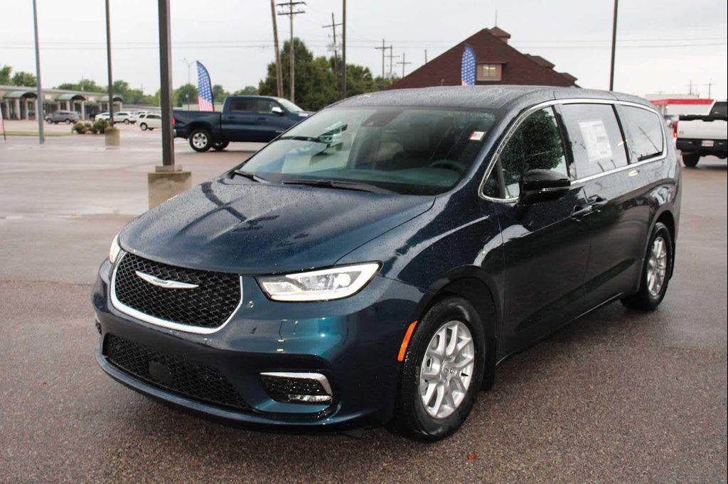 new 2025 Chrysler Pacifica car, priced at $51,040