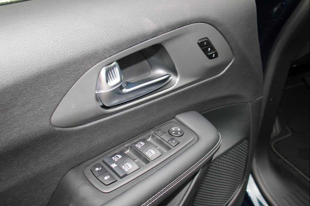 new 2025 Chrysler Pacifica car, priced at $51,040