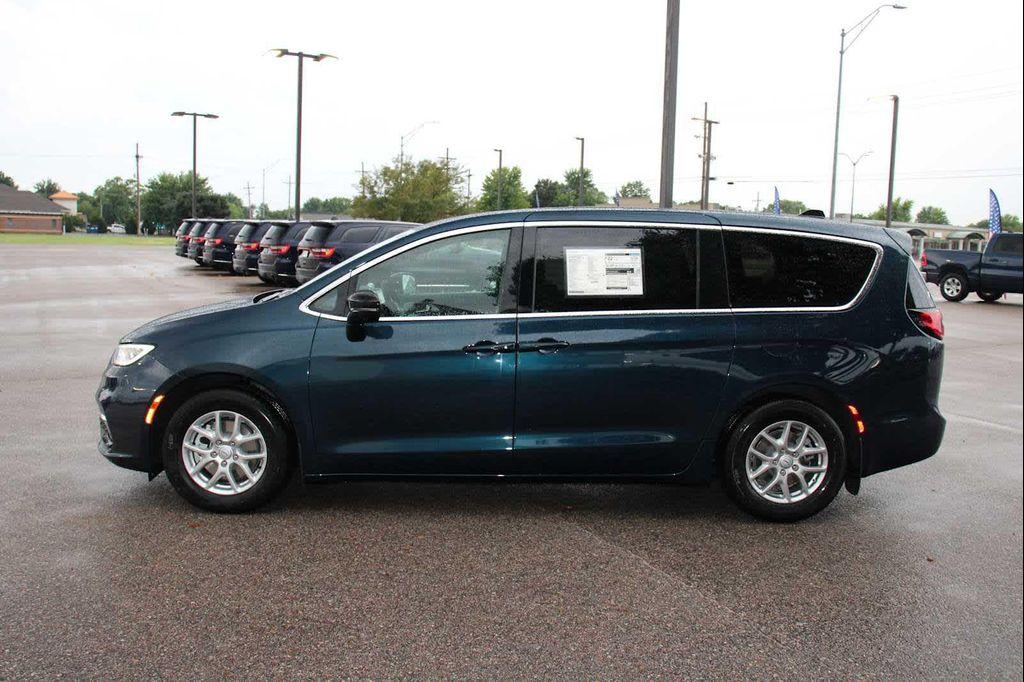 new 2025 Chrysler Pacifica car, priced at $51,040