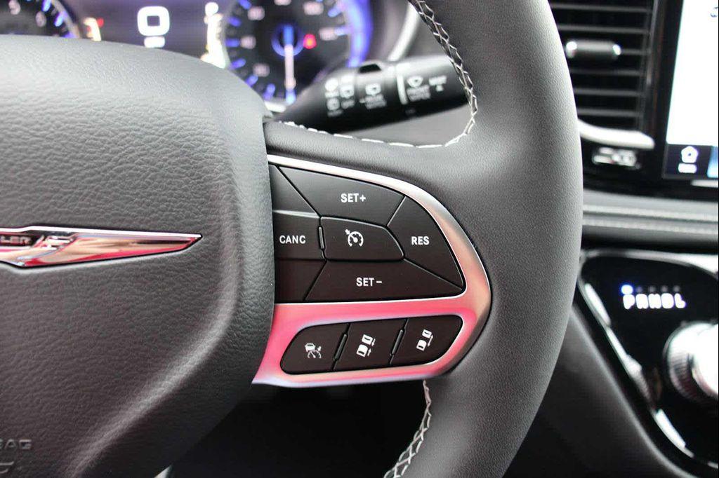 new 2025 Chrysler Pacifica car, priced at $51,040