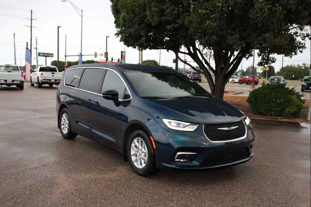 new 2025 Chrysler Pacifica car, priced at $51,040