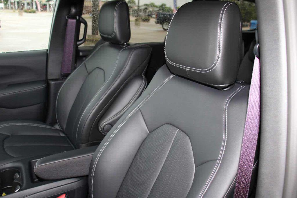 new 2025 Chrysler Pacifica car, priced at $51,040