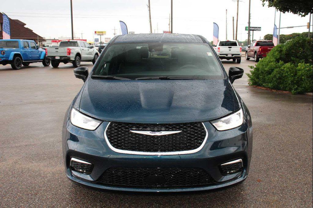 new 2025 Chrysler Pacifica car, priced at $51,040
