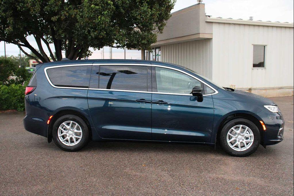 new 2025 Chrysler Pacifica car, priced at $51,040