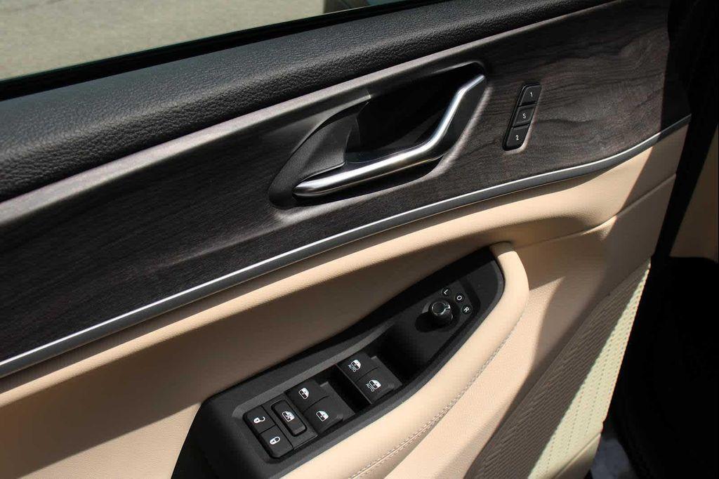 new 2025 Jeep Grand Cherokee car, priced at $56,655
