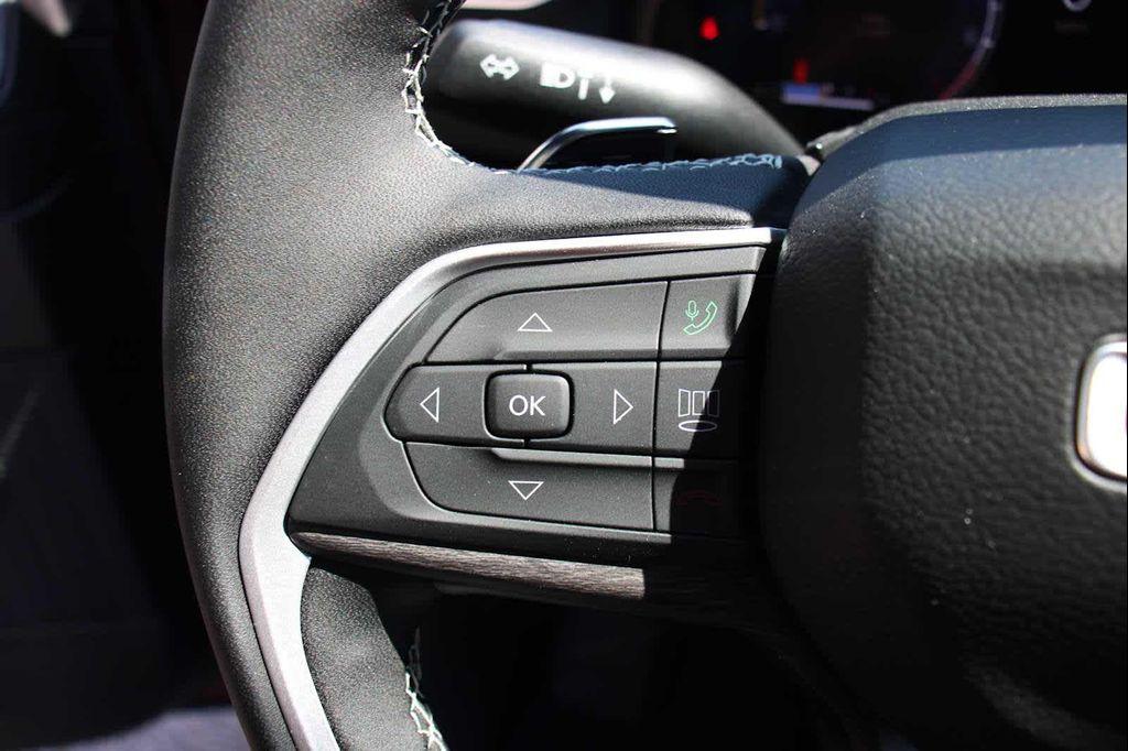 new 2025 Jeep Grand Cherokee car, priced at $49,385