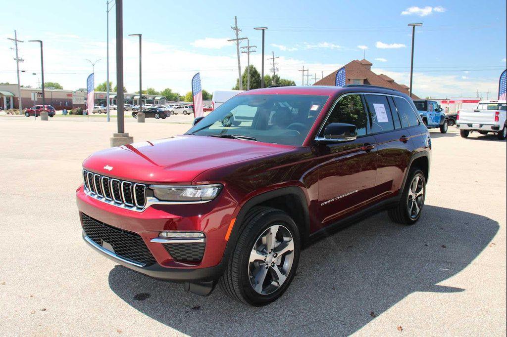 new 2025 Jeep Grand Cherokee car, priced at $49,385