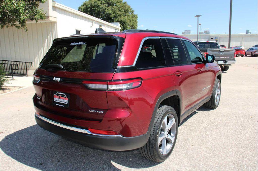 new 2025 Jeep Grand Cherokee car, priced at $49,385