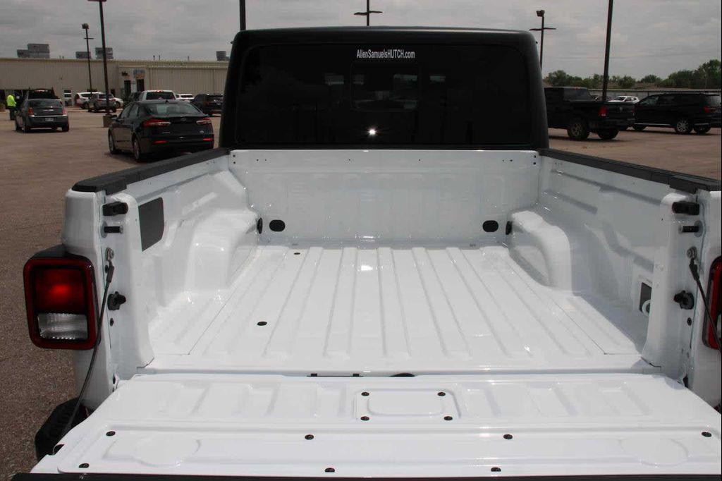 new 2025 Jeep Gladiator car, priced at $46,895