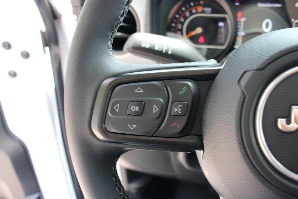 new 2025 Jeep Gladiator car, priced at $46,895