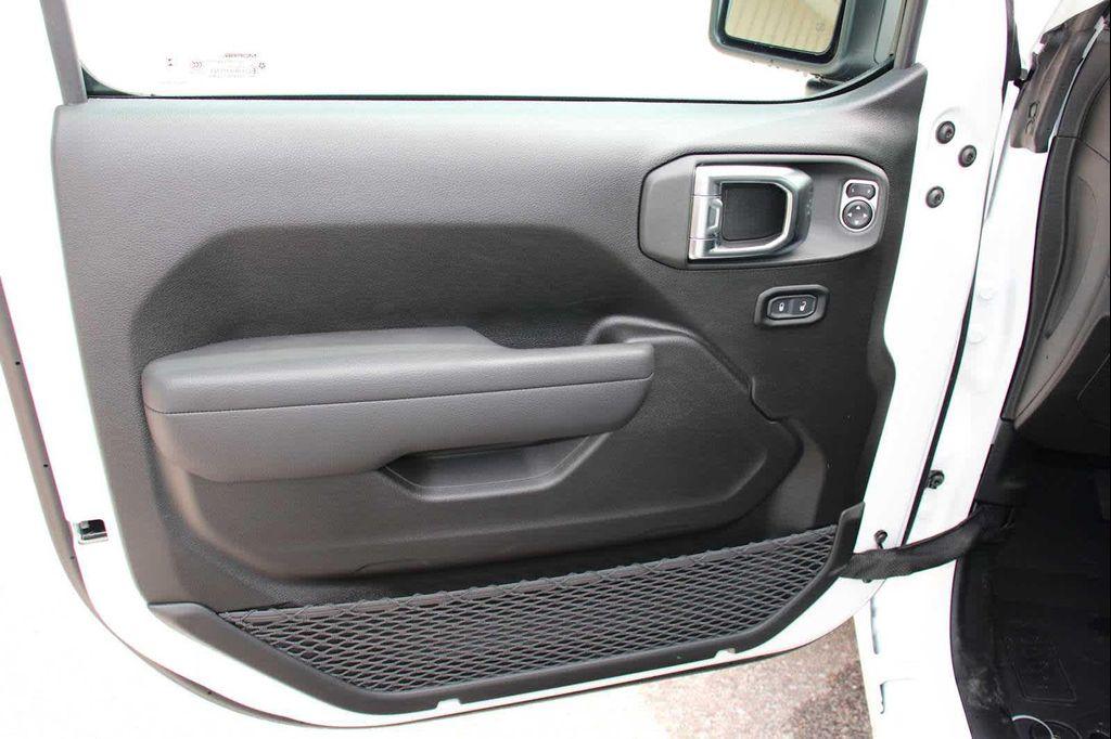 new 2025 Jeep Gladiator car, priced at $46,895