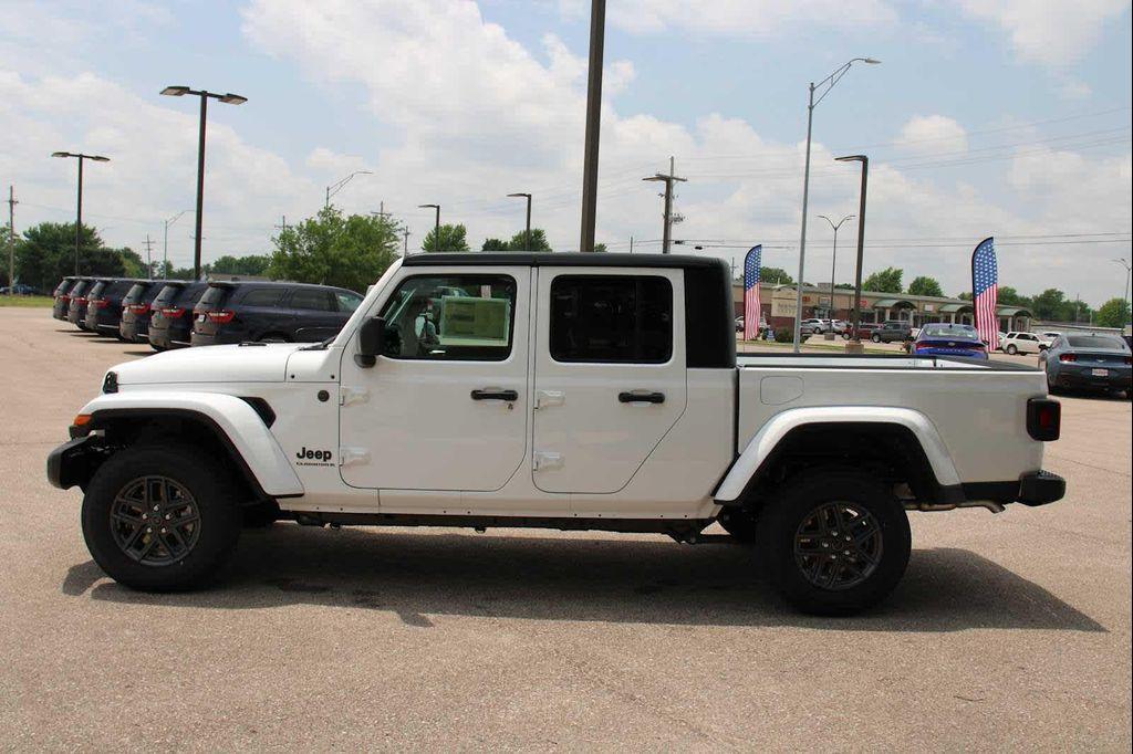 new 2025 Jeep Gladiator car, priced at $46,895