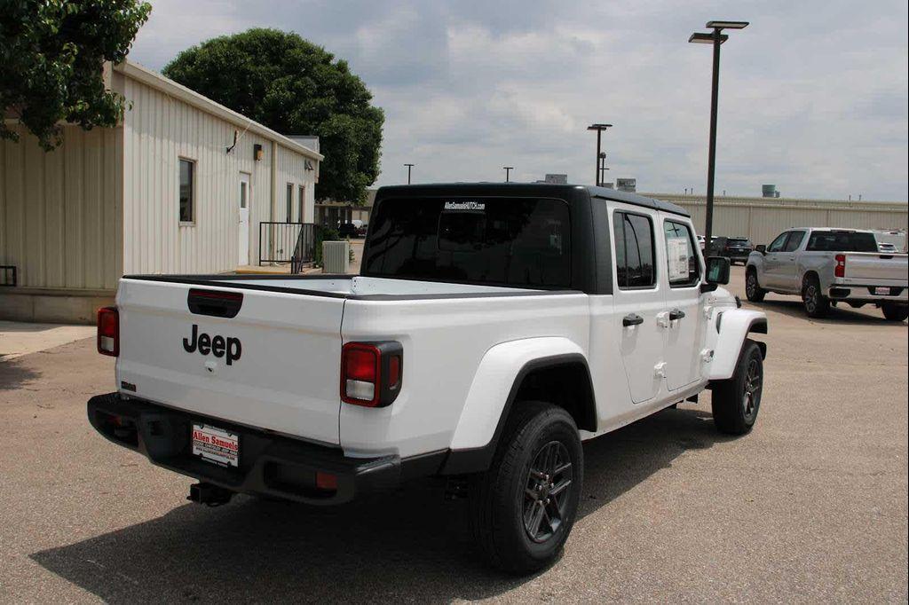 new 2025 Jeep Gladiator car, priced at $46,895