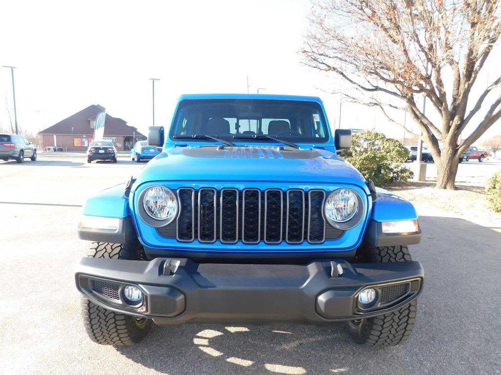 new 2025 Jeep Gladiator car, priced at $44,385