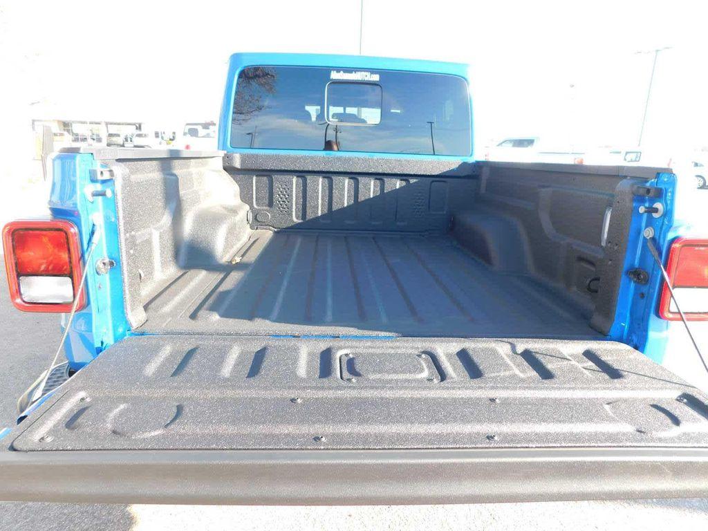 new 2025 Jeep Gladiator car, priced at $44,385