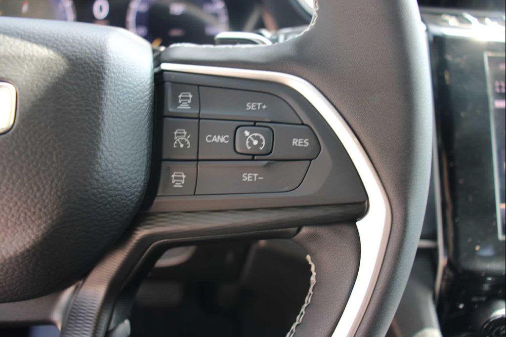 new 2025 Jeep Grand Cherokee car, priced at $41,890