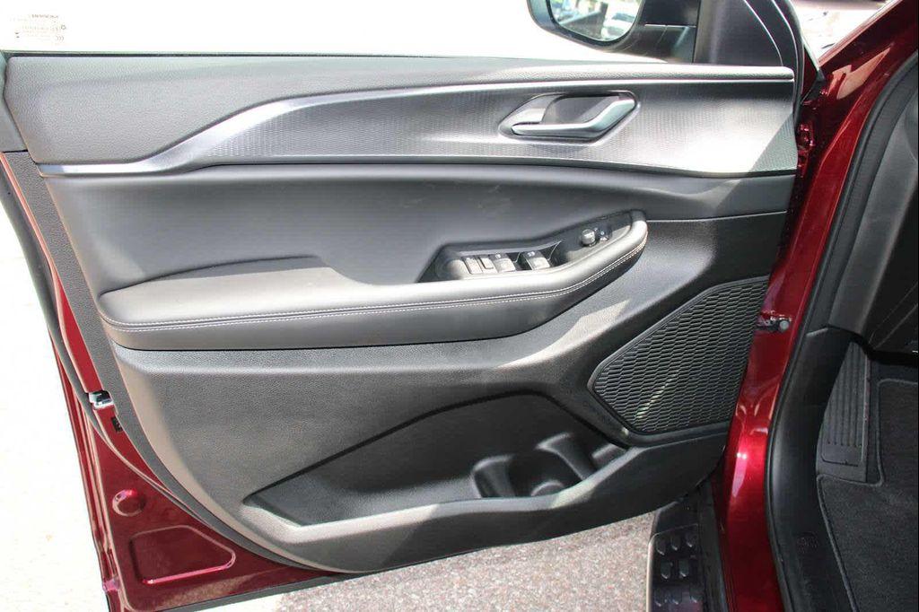 new 2025 Jeep Grand Cherokee car, priced at $41,890