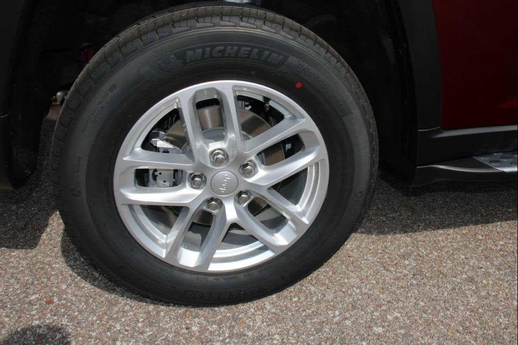 new 2025 Jeep Grand Cherokee car, priced at $41,890