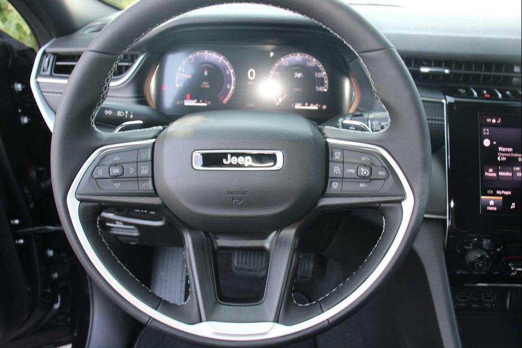 new 2025 Jeep Grand Cherokee car, priced at $42,165