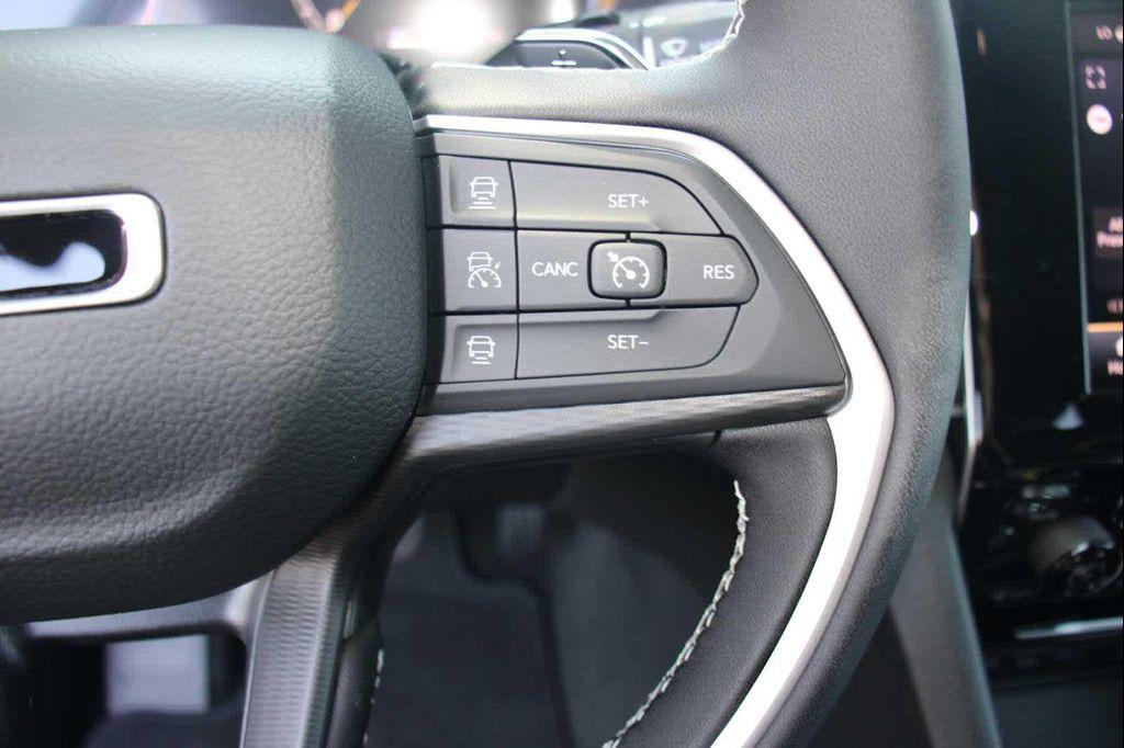 new 2025 Jeep Grand Cherokee car, priced at $42,165