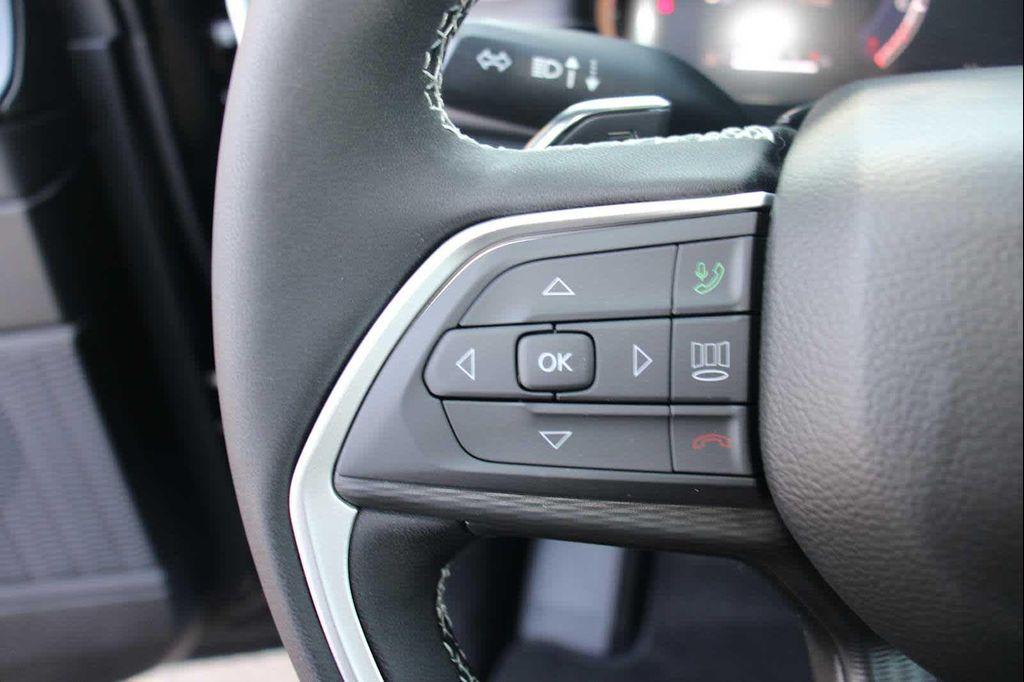 new 2025 Jeep Grand Cherokee car, priced at $42,165