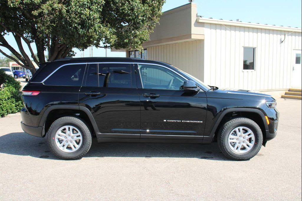 new 2025 Jeep Grand Cherokee car, priced at $42,165
