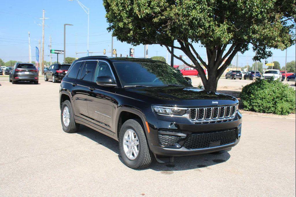 new 2025 Jeep Grand Cherokee car, priced at $42,165