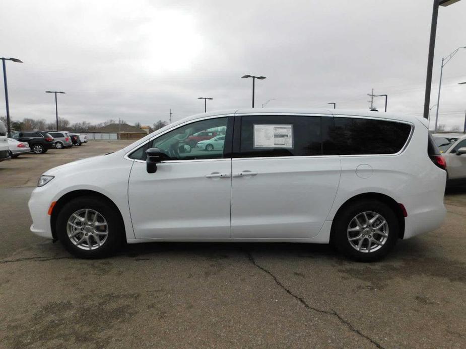 new 2024 Chrysler Pacifica car, priced at $45,490