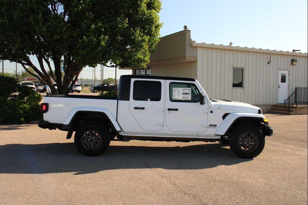 new 2025 Jeep Gladiator car, priced at $49,265